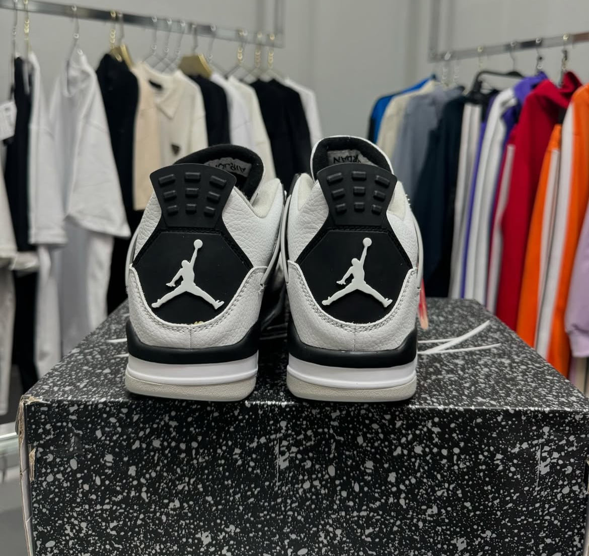 JORDAN 4