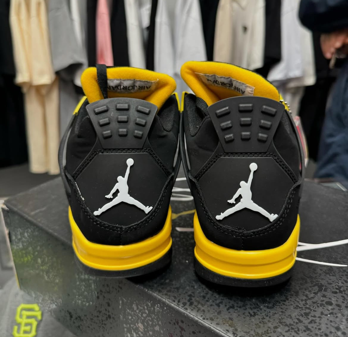 JORDAN 4