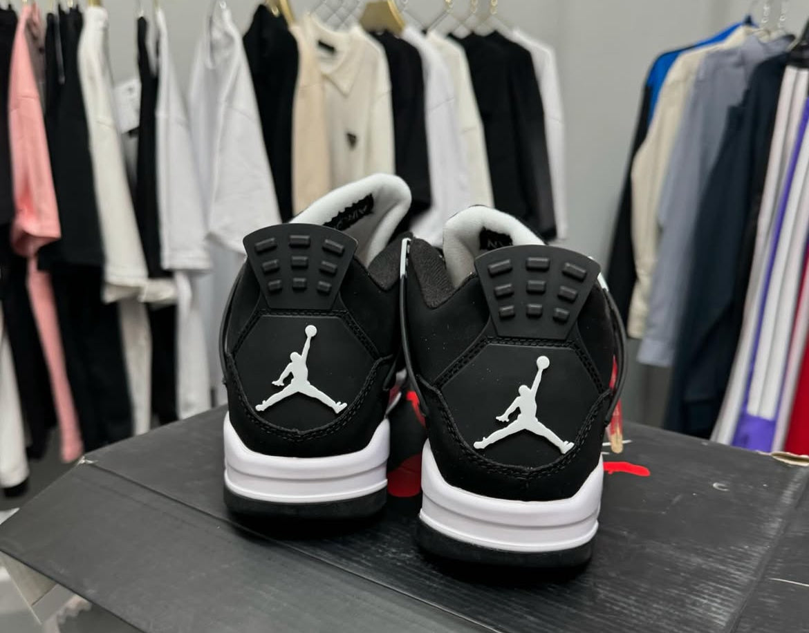 JORDAN 4