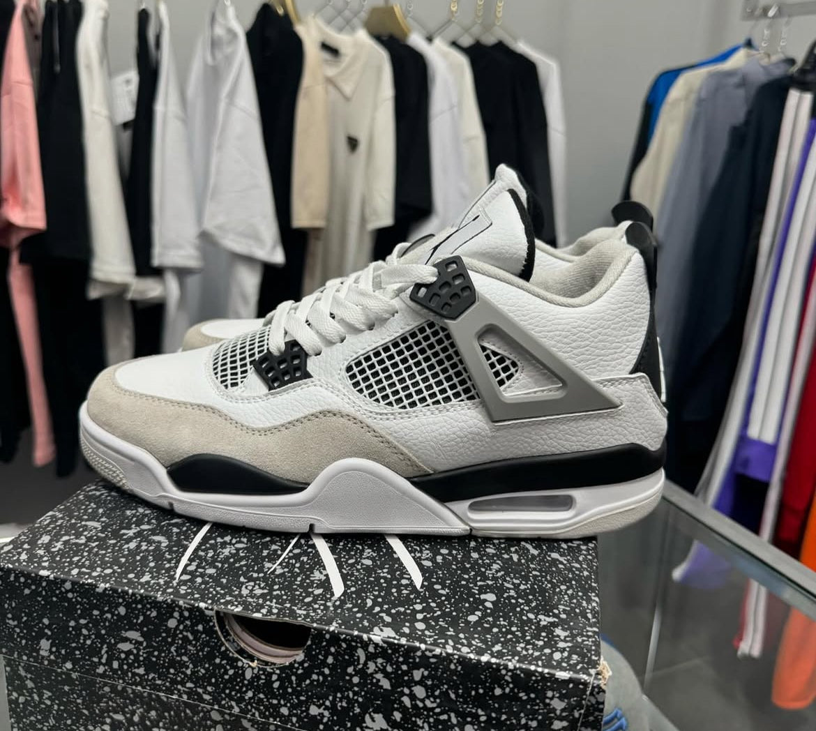 JORDAN 4