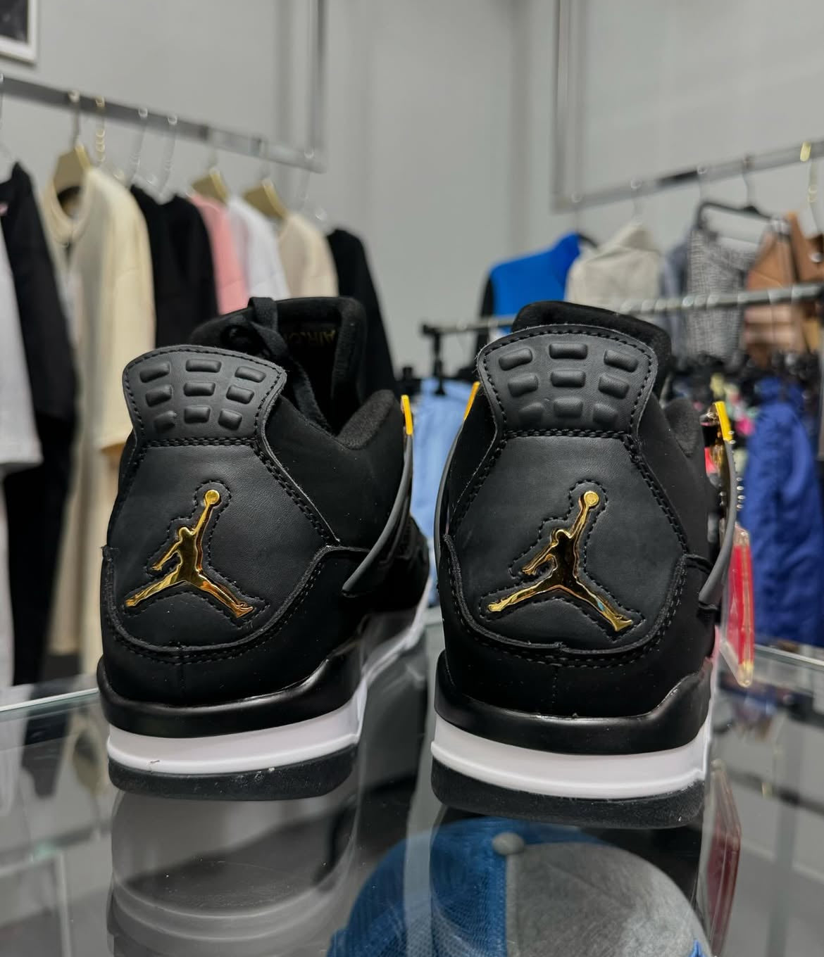 AIR JORDAN 4